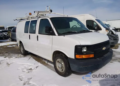 2016 Chevrolet Express 2500 Work Van z USA, uszkodzony, nr VIN 1GCWGAFF8G1332862